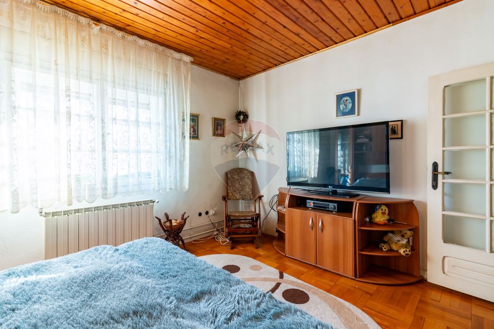 Casă / Vilă cu 4 camere de vânzare în zona Giulesti Sarbi