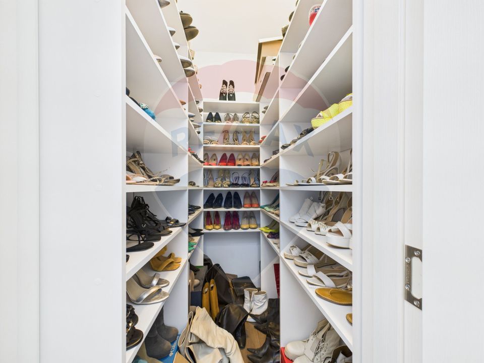 Casa familiala 5 camere, 4 bai, complex nou, Otopeni