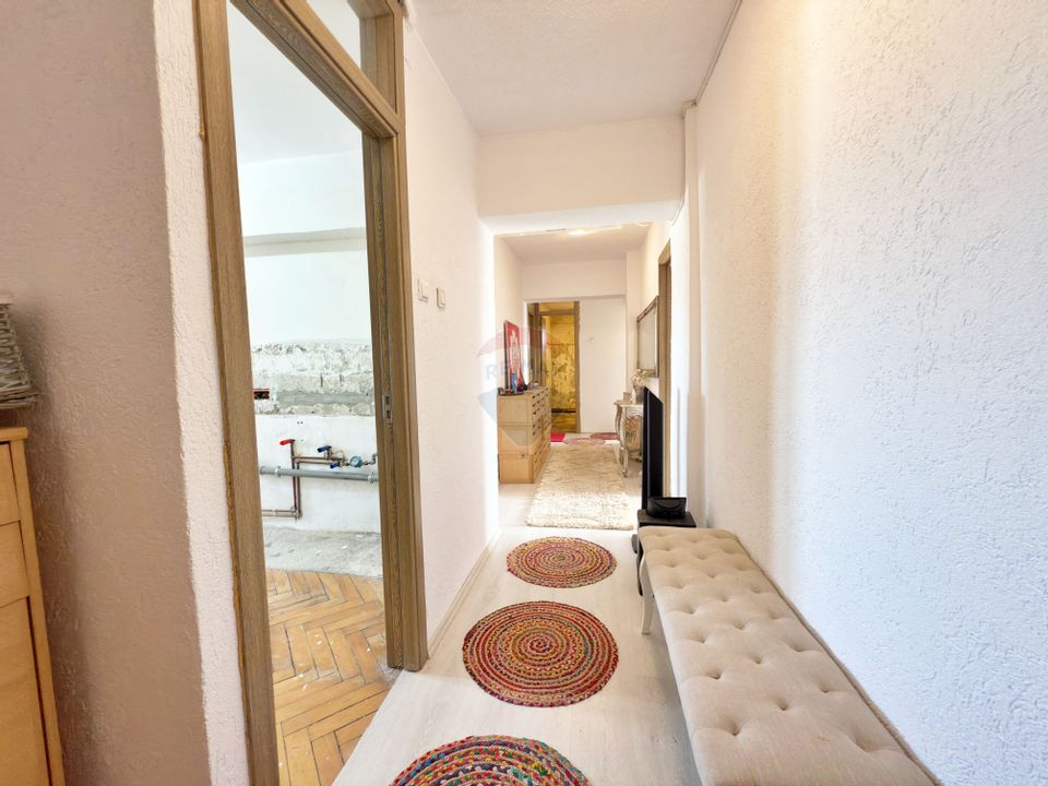 Apartament cu 4 camere de vânzare în zona Aurel Vlaicu