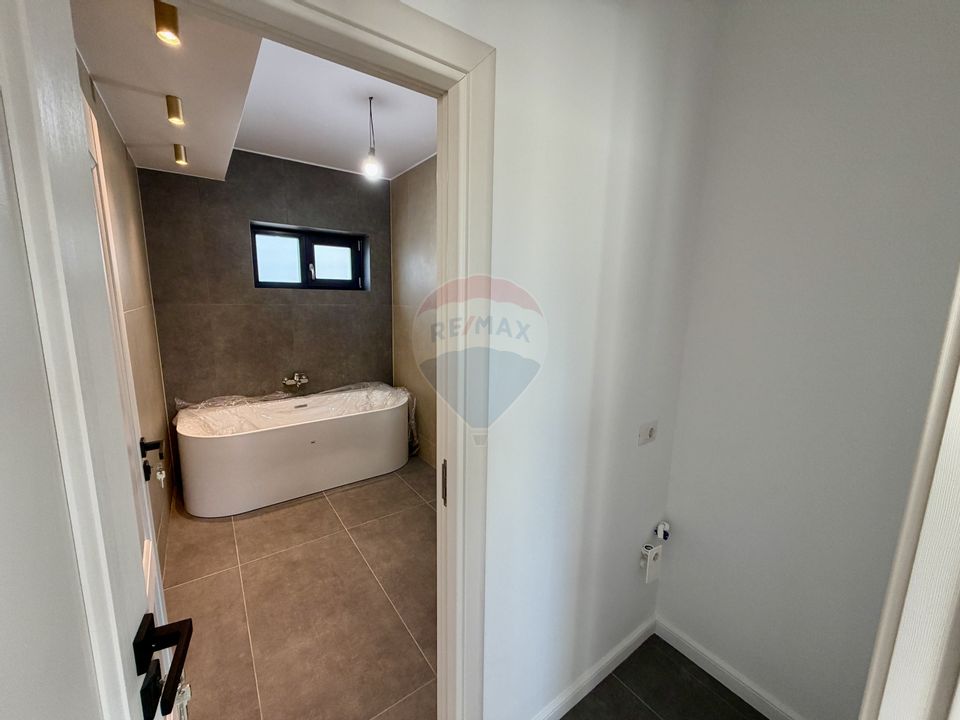 Casă / Vilă cu 4 camere de vânzare în zona Nord