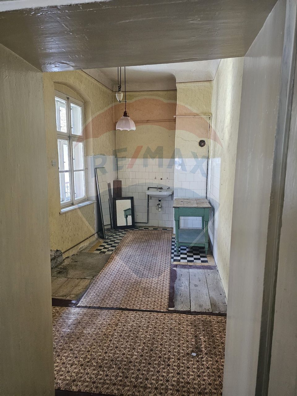 Apartament cu 5 camere de vânzare în zona Central