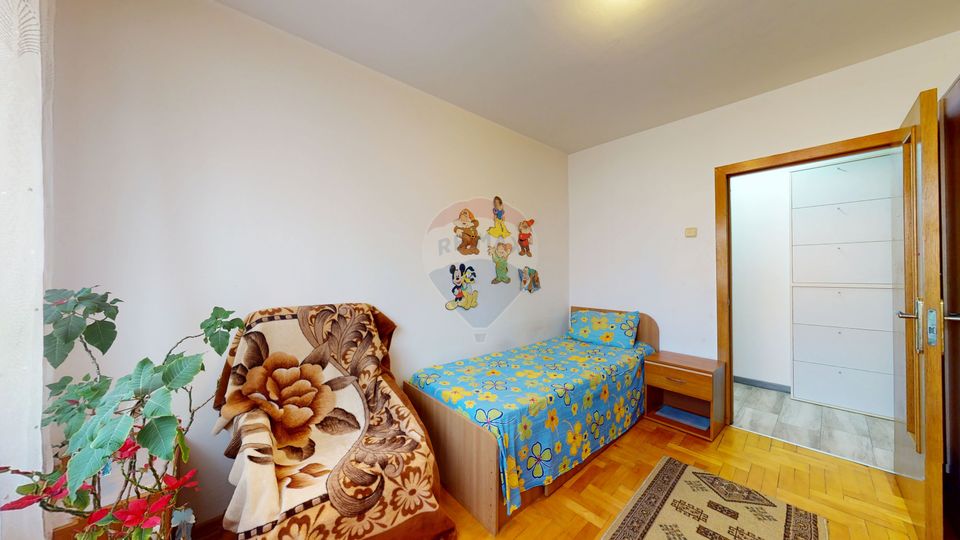 Apartament 3 camere, 2 băi, 2 parcări de vânzare zona Avantgarden 2