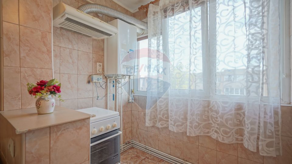 Apartament cu 3 camere de vânzare în Tractorul, Str. Independentei