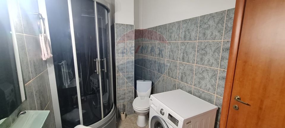 Apartament cu 3 camere de vânzare în zona Straulesti