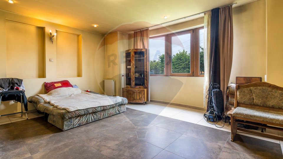 Casa cu 6 camere de vanzare, zona Centrala, Huedin