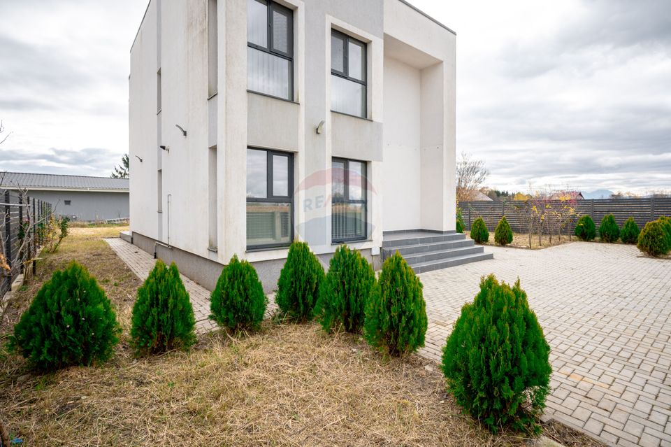 Casă nouă în Stupini: 4 camere, 3 băi și teren generos de 600 mp