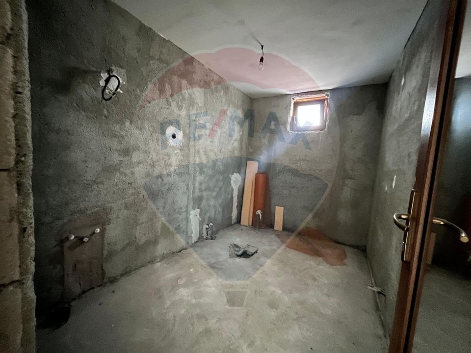 Investitie/Vanzare-  Vilă cu 5 camere la 45 minute de Bucuresti