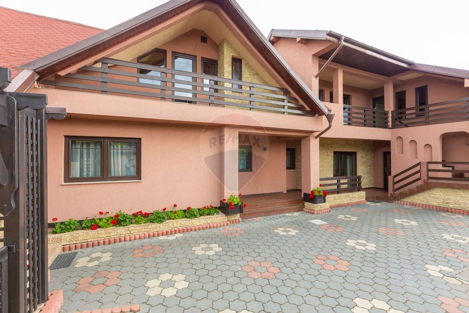 10 room House / Villa for sale, Serbanesti area