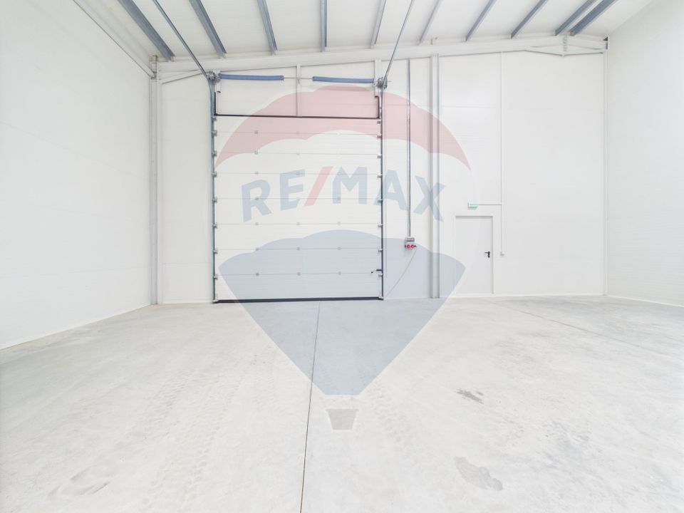 Modern industrial space hall for rent