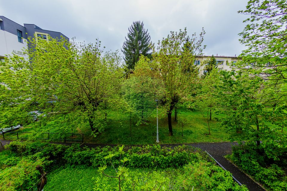 Apartament cu 3 camere devanzare Victor Babeș etaj 1