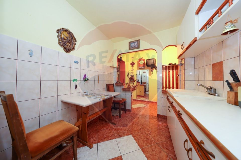 Apartament decomandat de vânzare în zona Tractorul