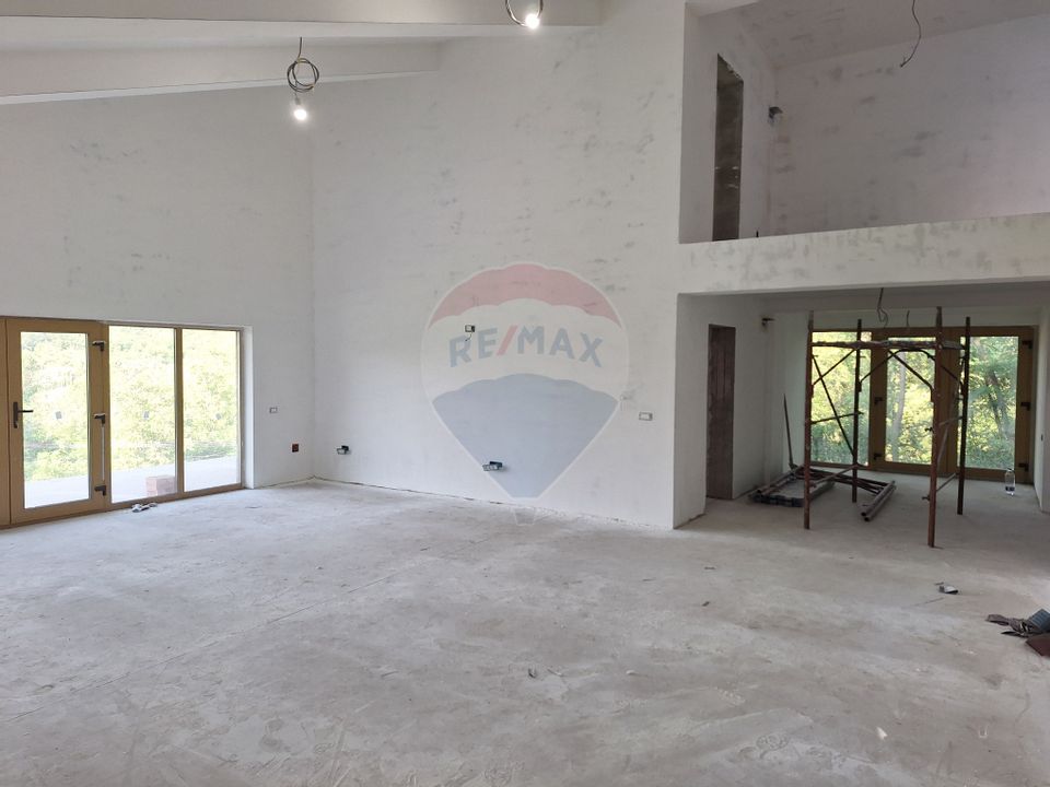 Casă / Vilă la gri aproape gata sa devina " acasa" !