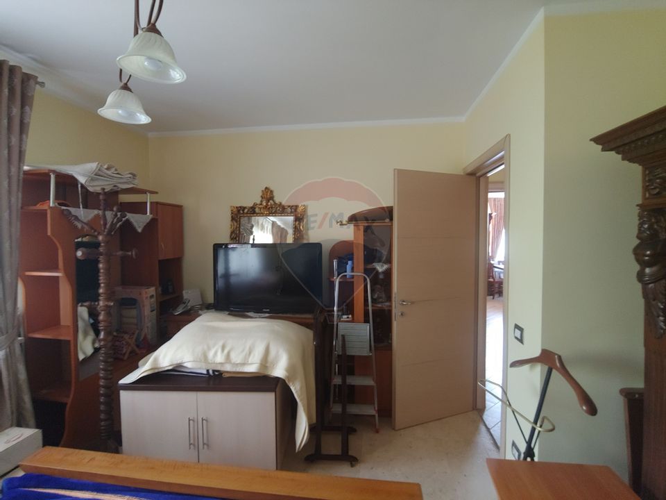 Casă / Vilă de lux cu 5 camere de vânzare în Vadu Moldovei, Suceava