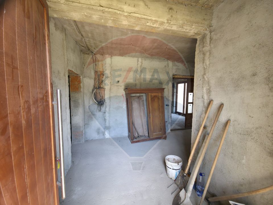 Teren intravilan + casă la roșu de vânzare – Vădurele, jud. Neamț