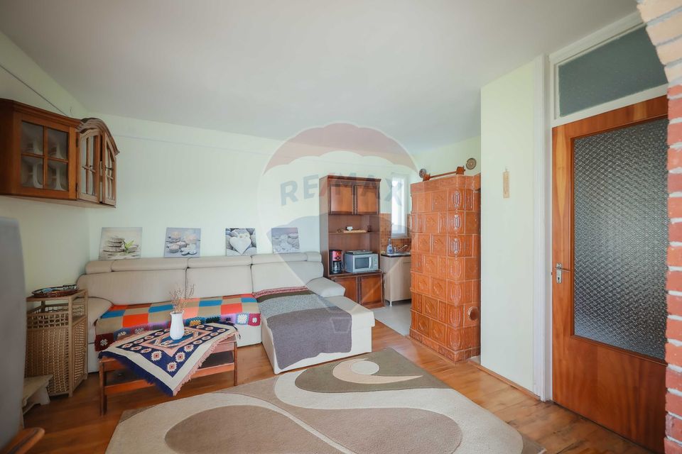 Casă de vânzare, tip duplex, teren 889 mp, în Păușa, comuna Nojorid