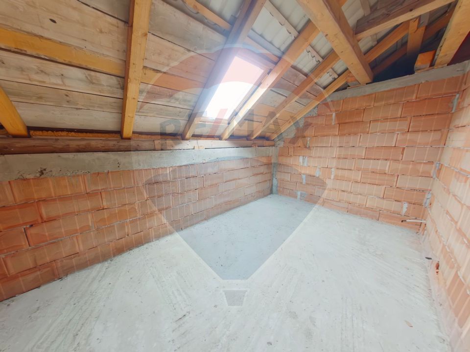 Casă cu 5 camere de vânzare în Piatra, Maramureș