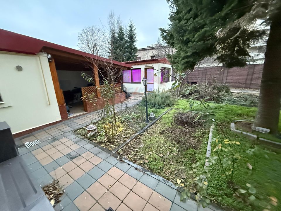 De inchiriat Casă / Vilă 7 camere + curte zona Vatra Luminoasa