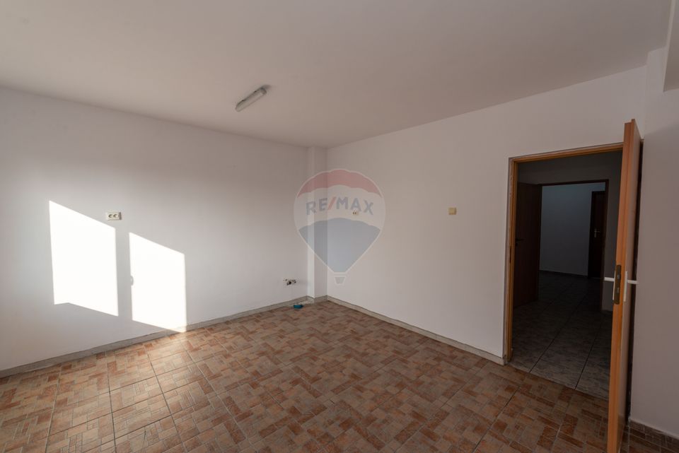 Villa with 10 rooms for rent, GF+GF+1+M, 284mpu, 220 sqm land