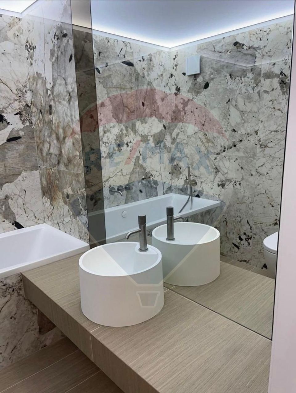 De vanzare Apartament 2 cam Cortina 126 cu loc de parcare, Pipera