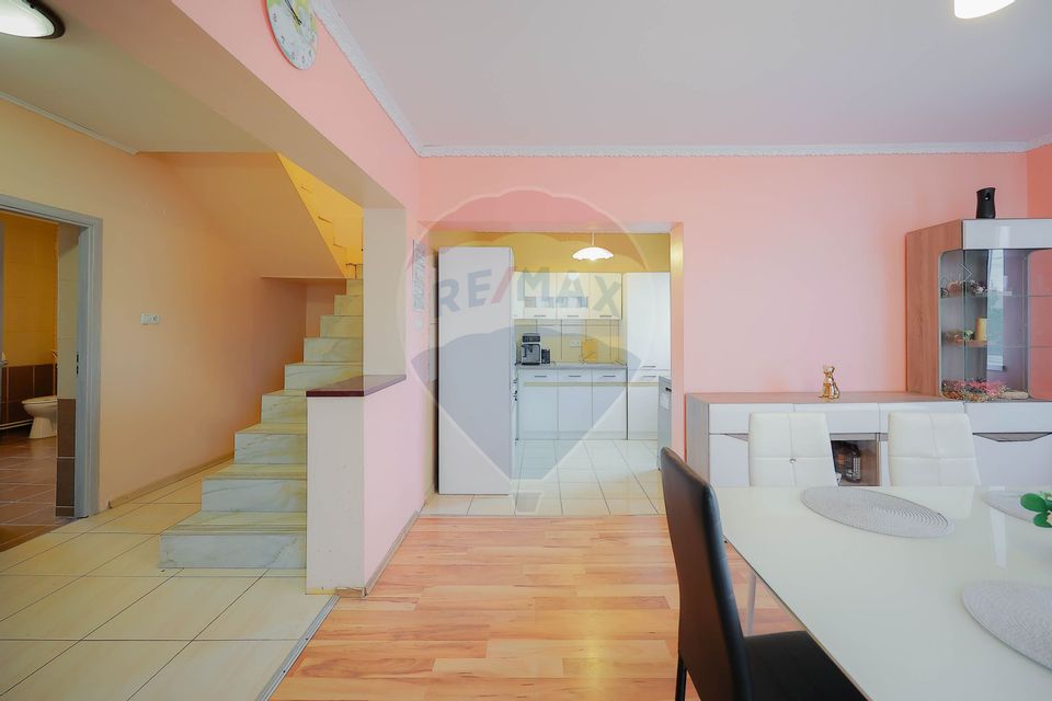 6 room House / Villa for sale, Episcopia Bihorului area