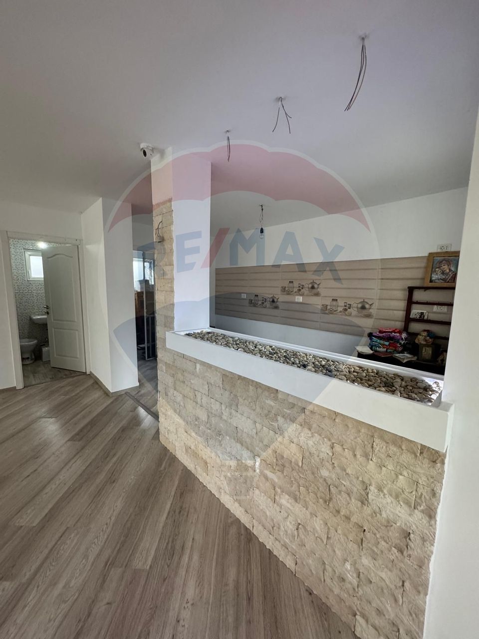 Casă / Vilă cu 8 camere de vânzare în zona Est