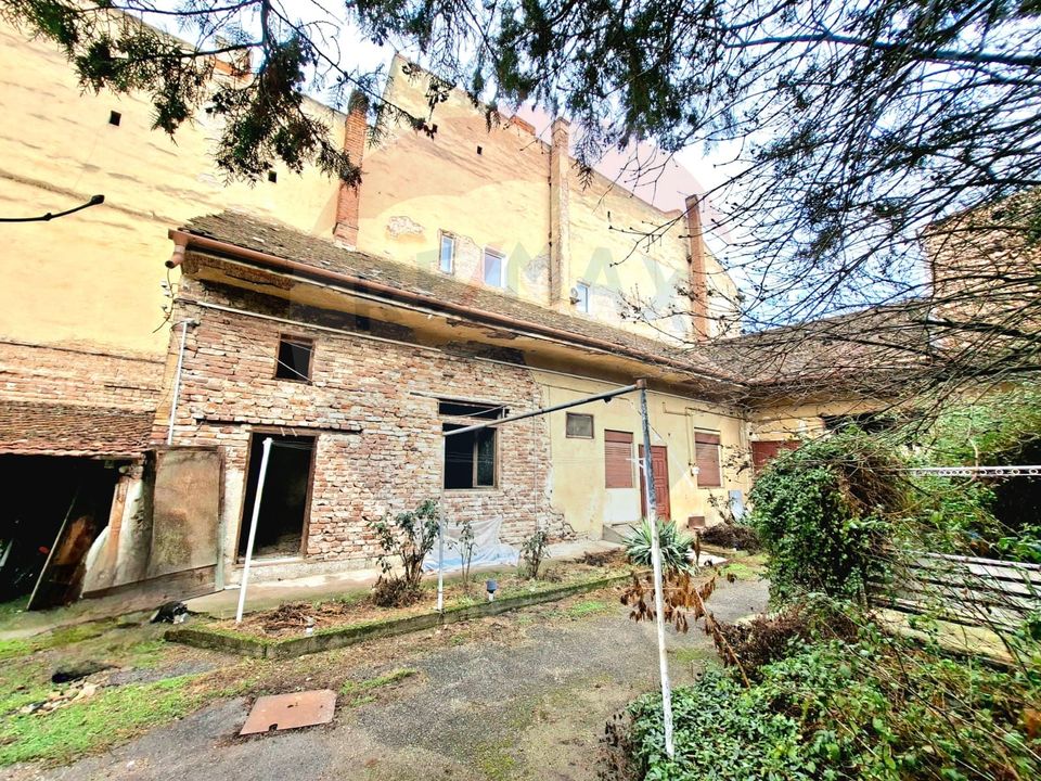 Proprietate centrală Arad,  cotă teren mare, acces auto