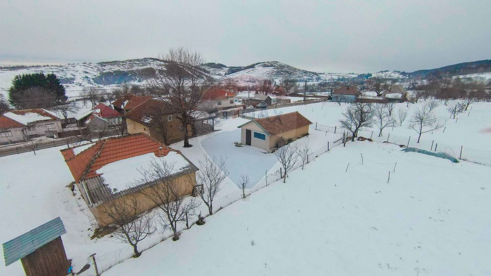 Casă cu 4 camere din cărămidă, de vânzare în zona Bratca-Damiș
