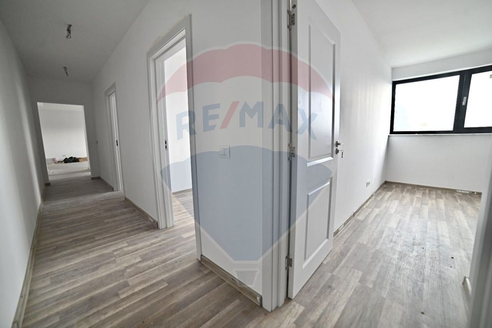 4 room Apartment for rent, Policlinica area