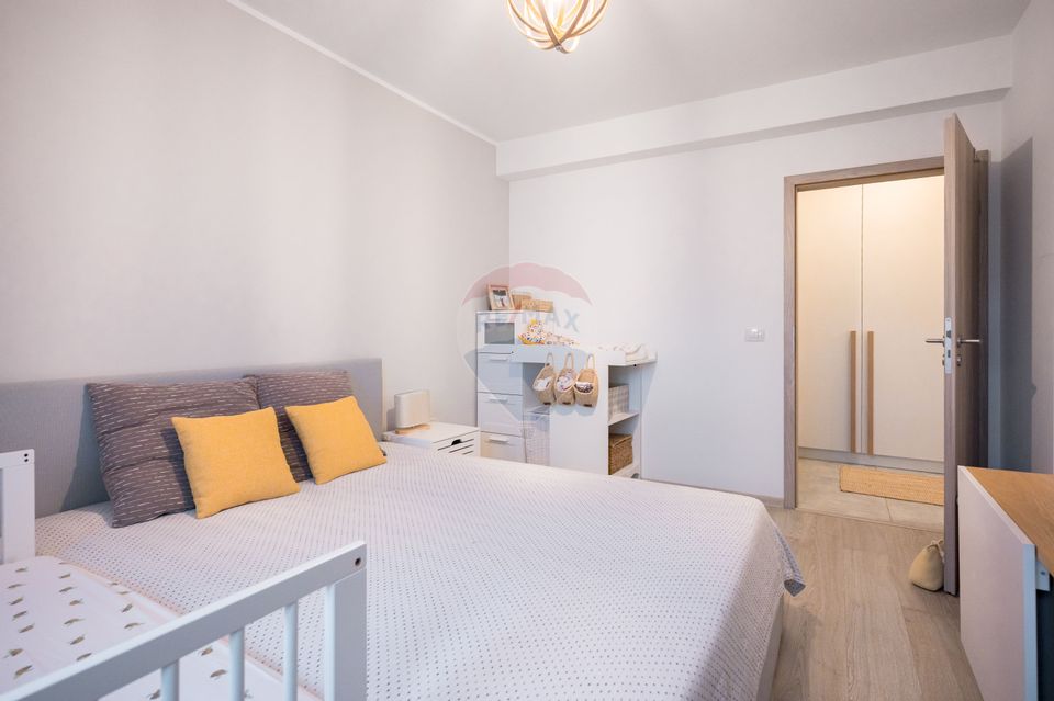 Apartament cu 2 camere,  2 băi și parcare subterană în Tractorul