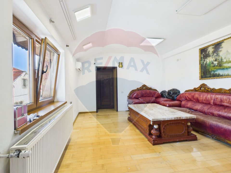 De vanzare| Casa cu piscina, saune si design elegant- Zona Matasari