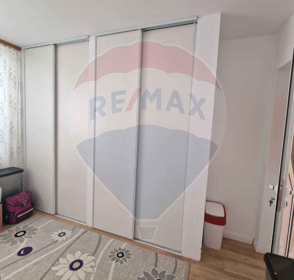 Apartament cu 4 camere de vânzare în zona Ultracentral