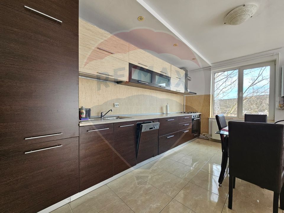 Inchiriez apartament spatios cu 4 camere, 2 bai, parcare in Gheorgheni