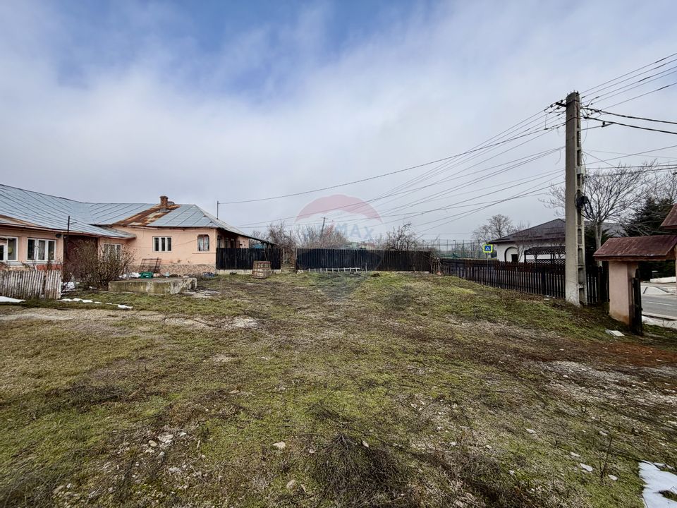 Casă cu 4 camere si teren 7727 mp Blidari