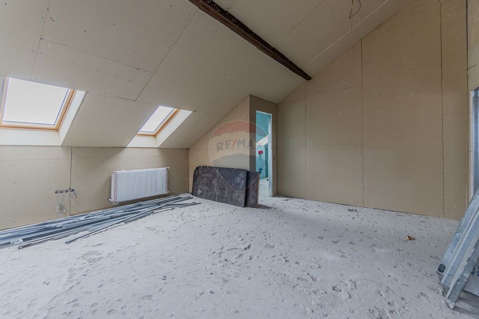 Cladire de 902 mp utili de vânzare, zona Grivitei - DN 13, COMISION 0