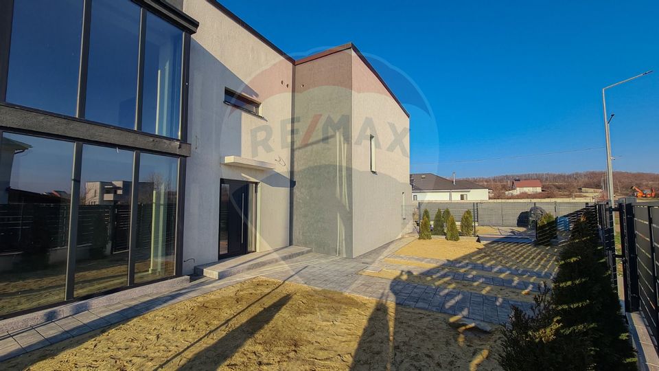 Casă / Vilă cu 5 camere de vânzare