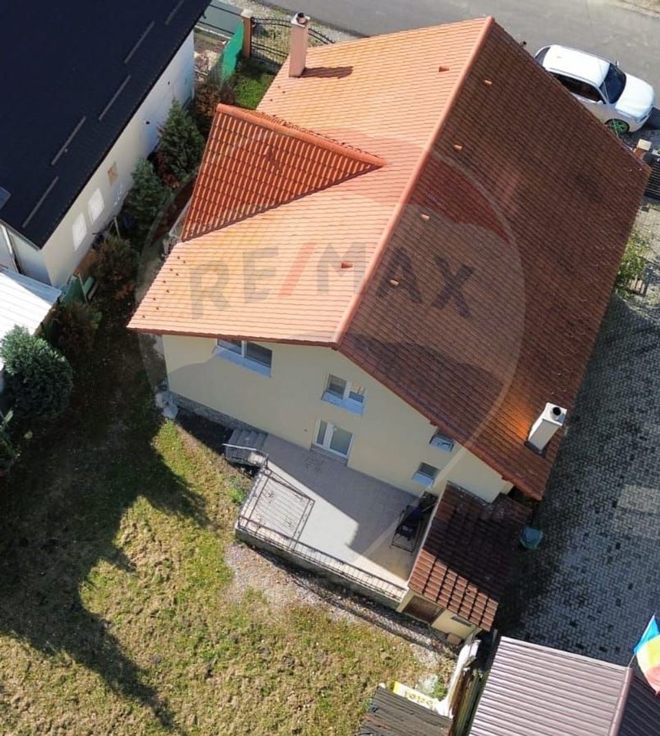 Casă / Vilă cu 5 camere de vânzare