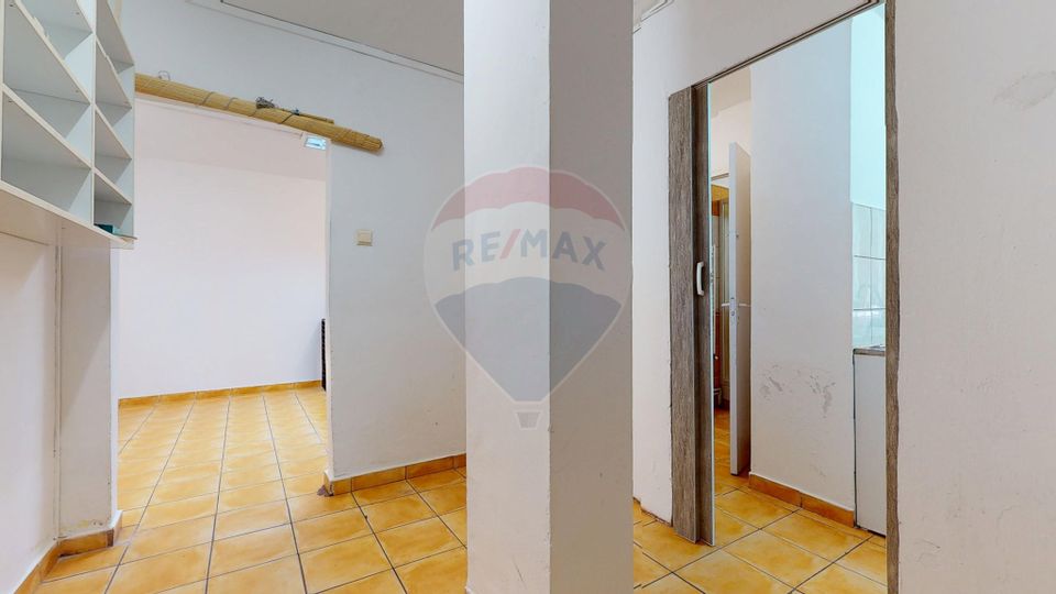 37.4sq.m Commercial Space for rent, Astra area