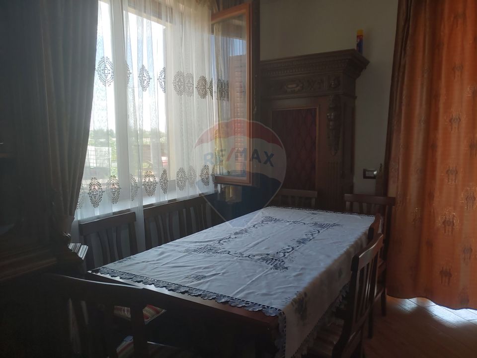 Casă / Vilă de lux cu 5 camere de vânzare în Vadu Moldovei, Suceava