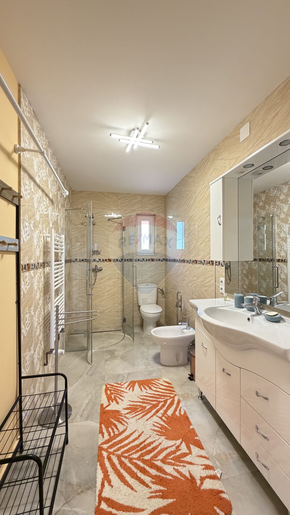 Casă cu vedere spectaculoasă - pentru locuit sau investiție turistică