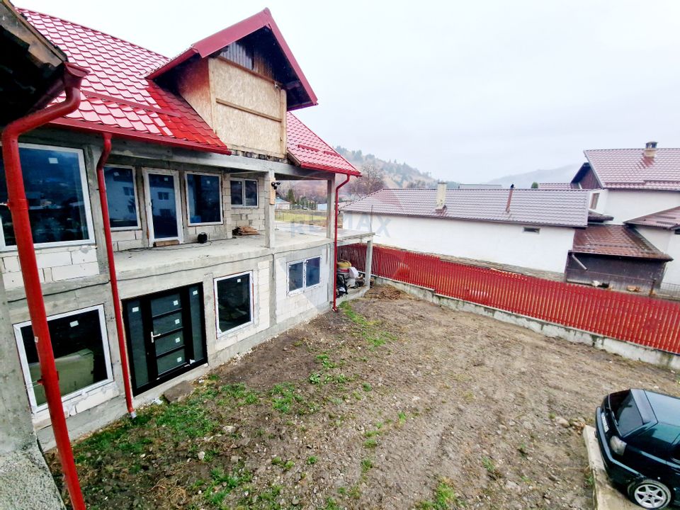 8 room House / Villa for sale