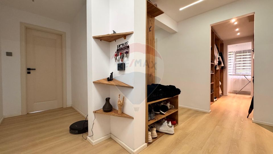 Apartament cu 4 camere, de vânzare, Tomis Nord, Rovere