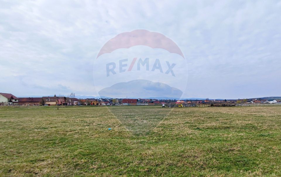 Land 4,900sqm Sura Mica / Strada Dupa suri