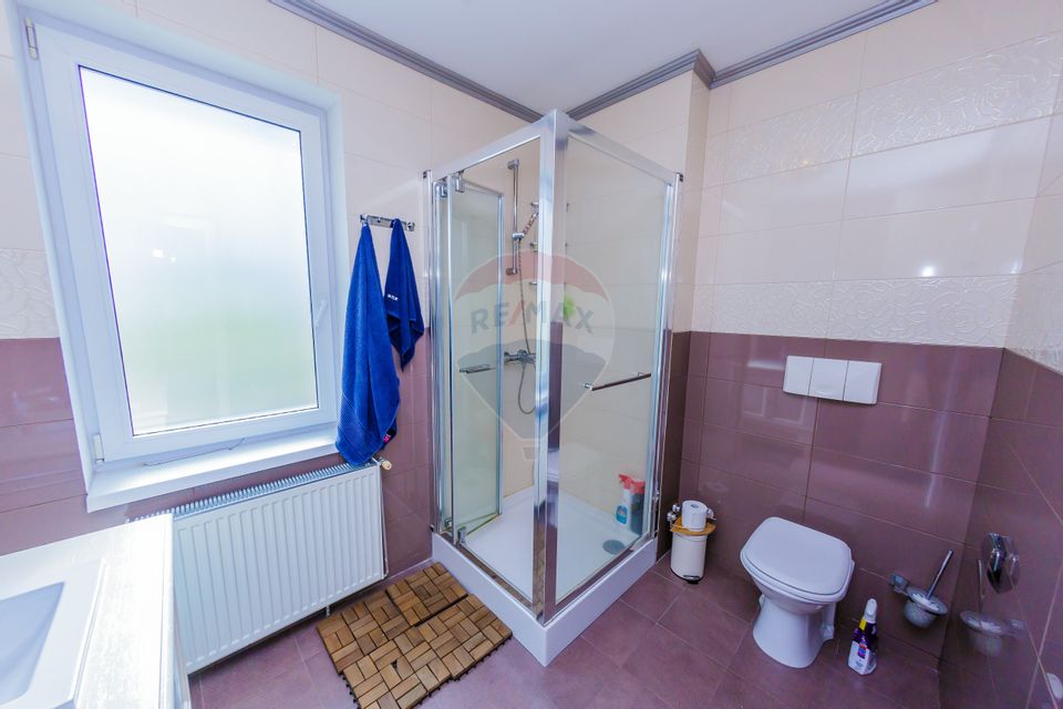 Vilă cu 5 camere de închiriat