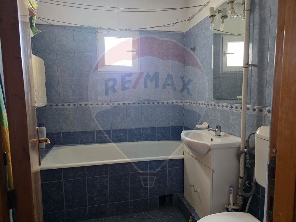 3 room Apartment for sale, Mioritei area