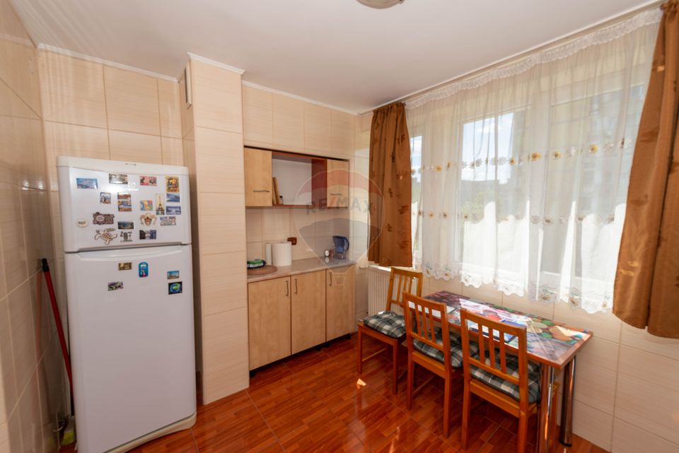 Apartament semidecomandat cu 3 camere de inchiriat Vasile Goldis Minis