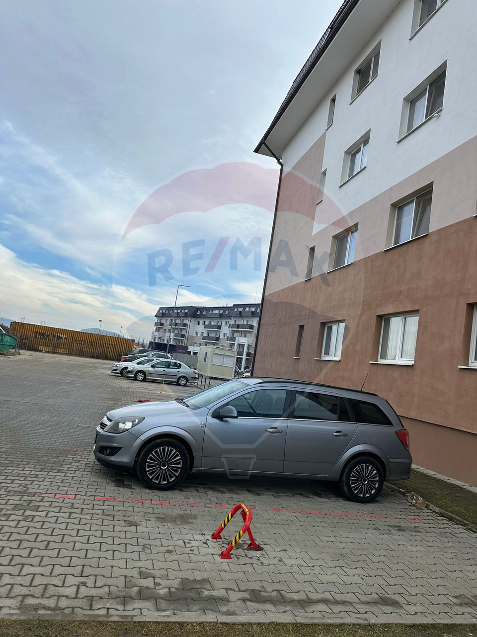 Apartament cu 3 camere de vânzare