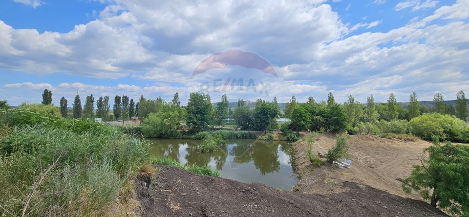 Land 500sqm Luna / Drumul Principala