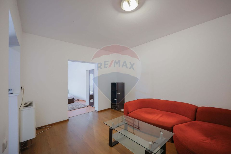 Apartament cu 2 camere de vânzare în zona Decebal, curte comună