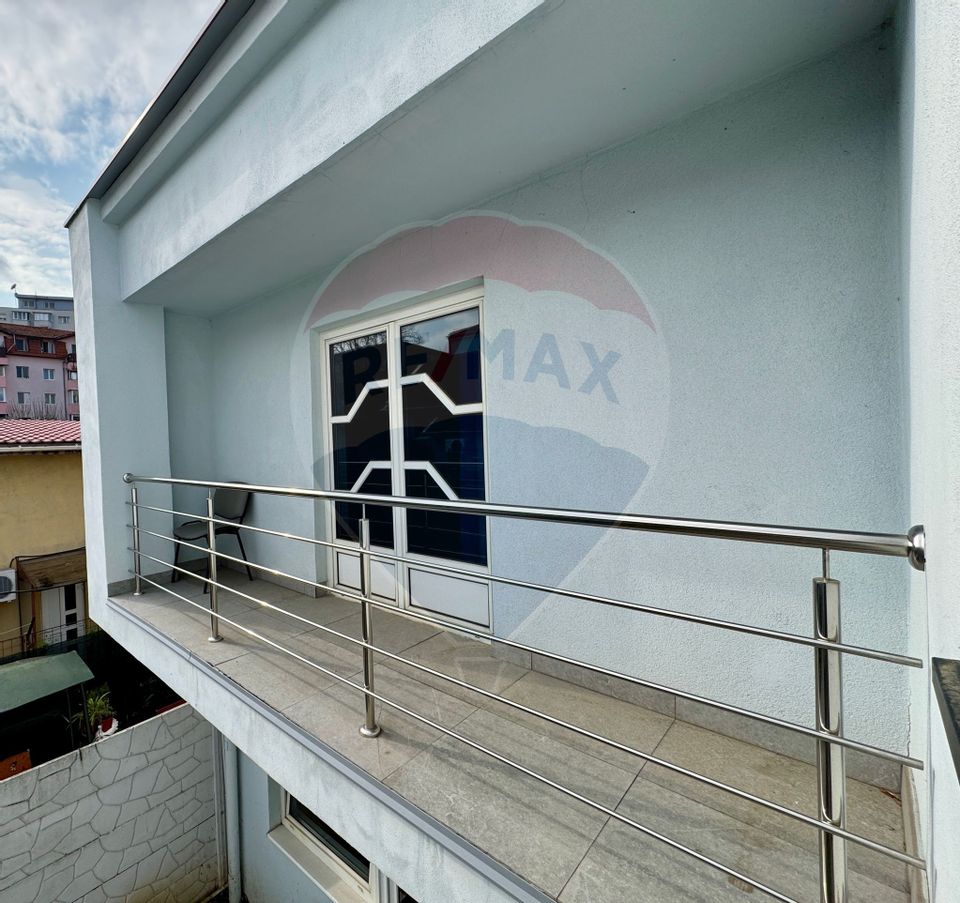 Casă / Vilă cu 7 camere de vânzare în zona Elisabetin