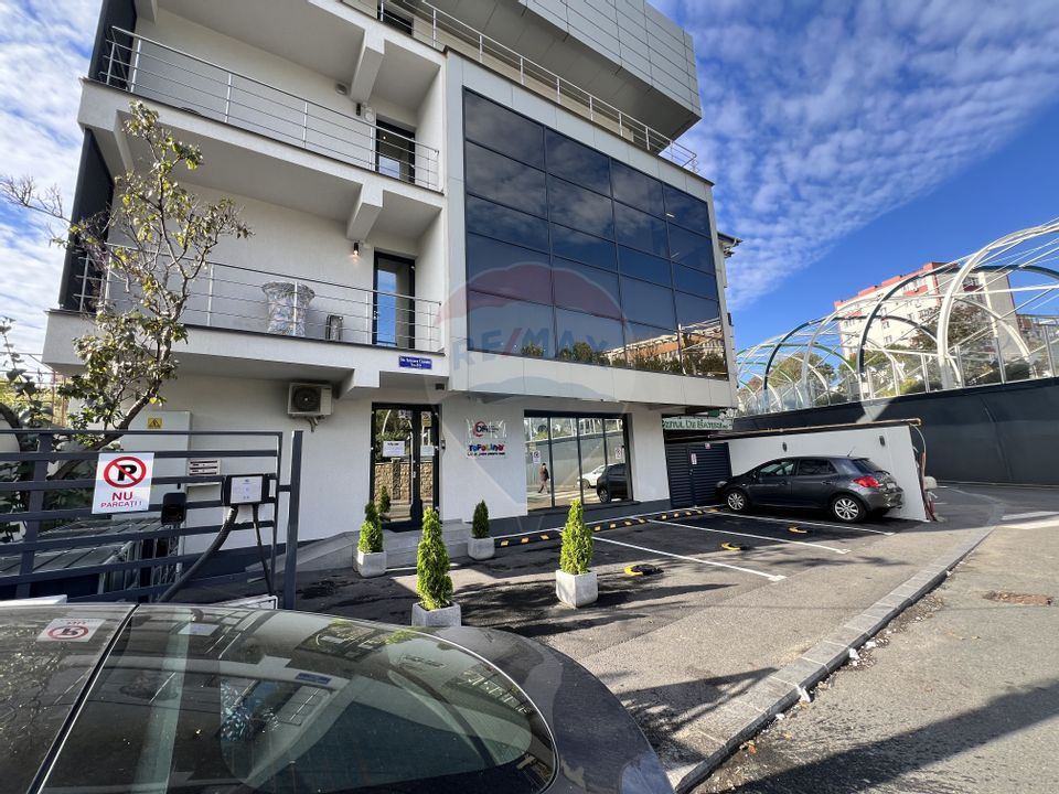 Spațiu comercial modern de închiriat / 2 locuri de parcare